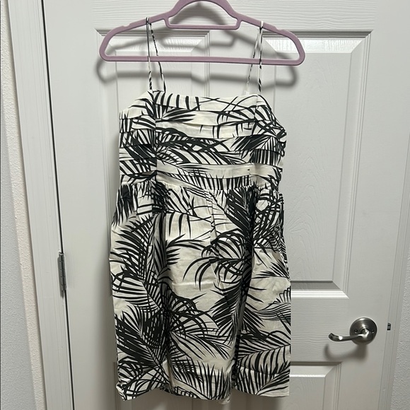 🔥 NWT 🔥 Express Linen-Blend Printed Ruched Mini Babydoll Dress - Picture 5 of 7